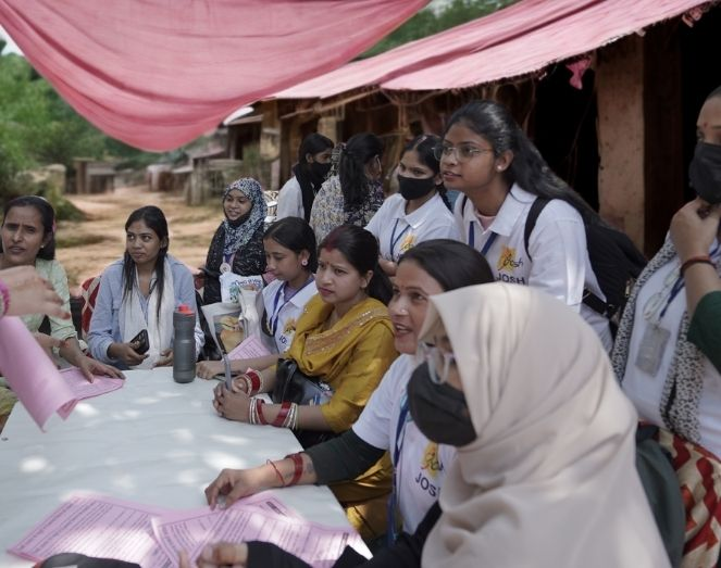 Mahila Ki Awaz